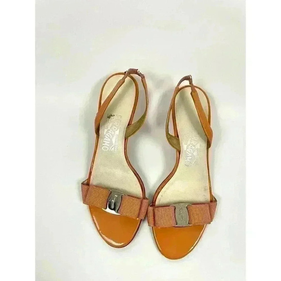 VTG Salvatore Ferragamo Leather Sandals Sz 6 Made in Italy Metal Bow Accent - Picture 2 of 7